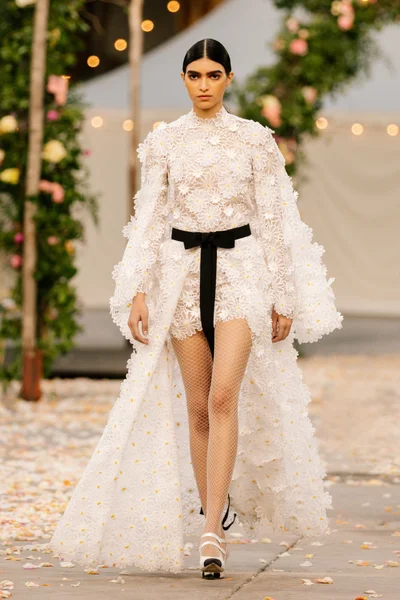 Look 30